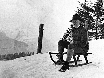 Hitler beim Rodeln; Foto Heinrich Hoffmann