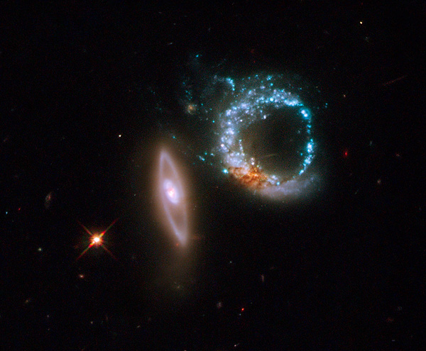 Arp 147; Foto Hubble Space Telescope