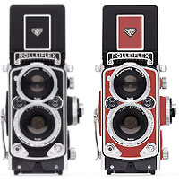 Foto der Farbvarianten schwarz und rot der Rolleiflex MiniDigi AF 5.0