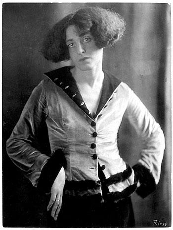 Foto Frieda Riess, Claire Goll, um 1926
