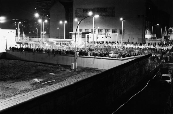 Foto: Hans W. Mende, Checkpoint Charlie, Berlin, 9. November 1989