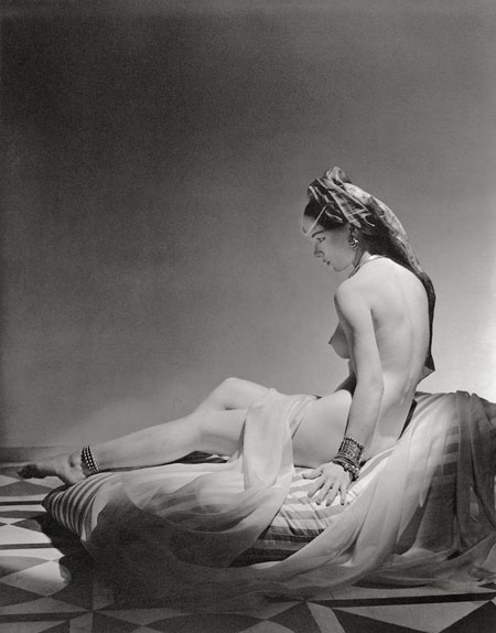 Foto Horst P. Horst: Odalisque Sitting (Variante), New York, 1943