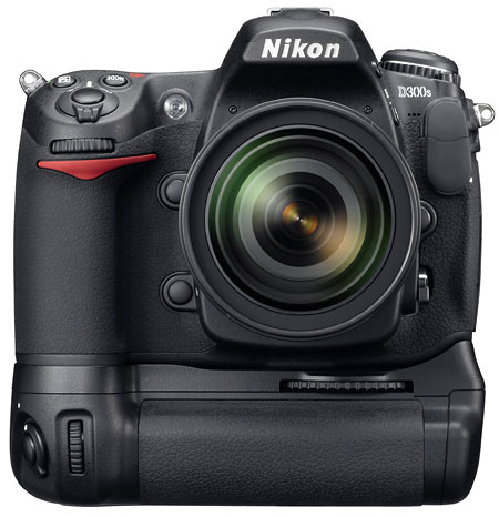 Foto der D300s von Nikon mit Handgriff MB-D10