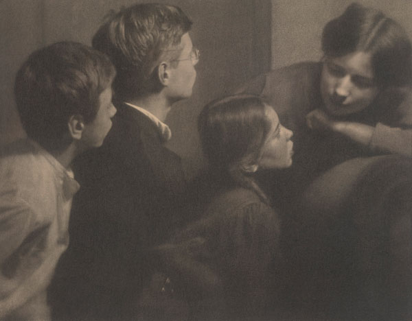 Foto Heinrich Kühn: Die Kühn-Kinder, 1913; Platingummidruck auf vollflächig aufgezogenem Japanpapier