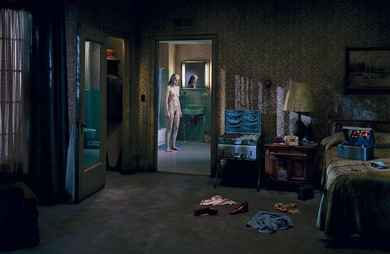 Foto Gregory Crewdson: Untitled (Blue Period), ‘Beneath the Roses’, 2005