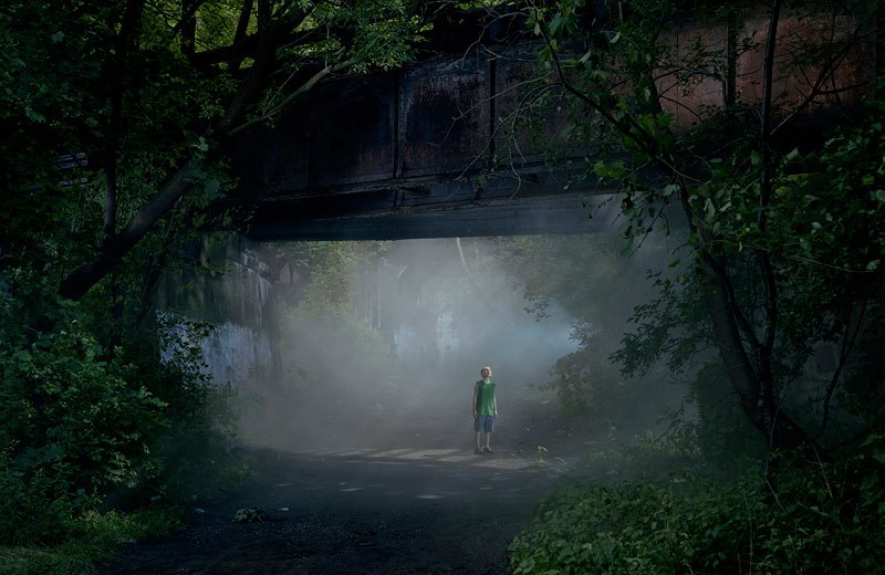 Foto Gregory Crewdson: Untitled (Shane), ‘Beneath the Roses’, 2006