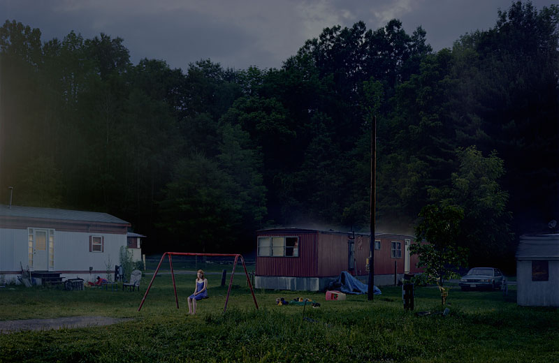 Foto Gregory Crewdson: Untitled (Trailer Park), ‘Beneath the Roses’, 2007