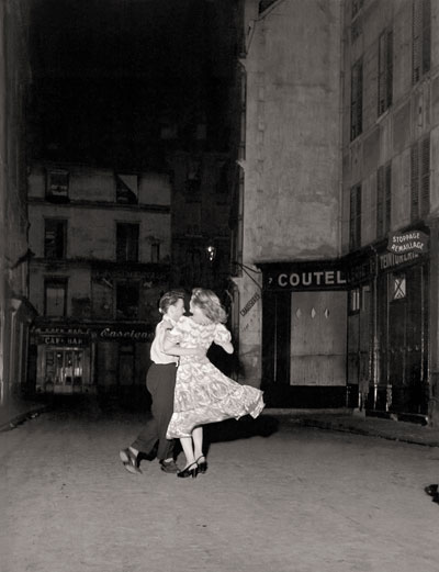 Foto Robert Doisneau: Der letzte Walzer am 14. Juli, 1949