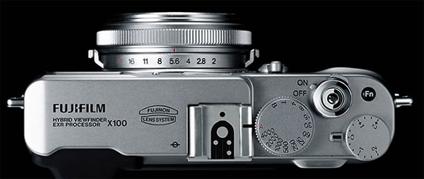 Foto der Oberseite der FinePix X100 von Fujifilm