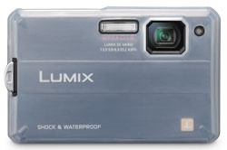 Foto der Lumix DMC-FT10 in Silikonhülle von Panasonic