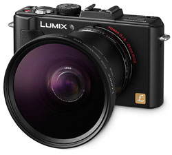 Foto der Lumix LX5 mit Weitwinkel-Konverter DMW-LW52