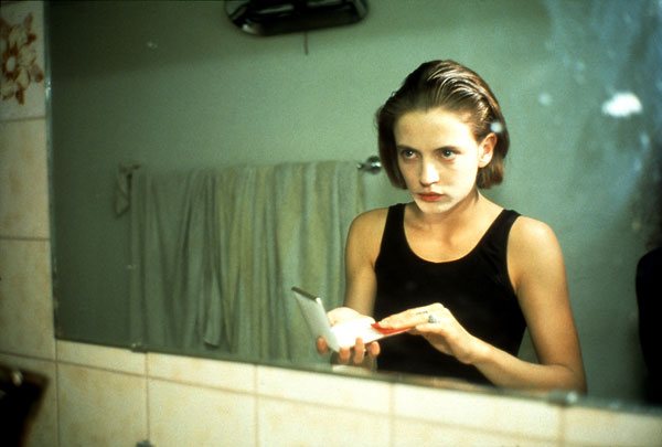 Foto Nan Goldin: Amanda in the mirror, Berlin 1992