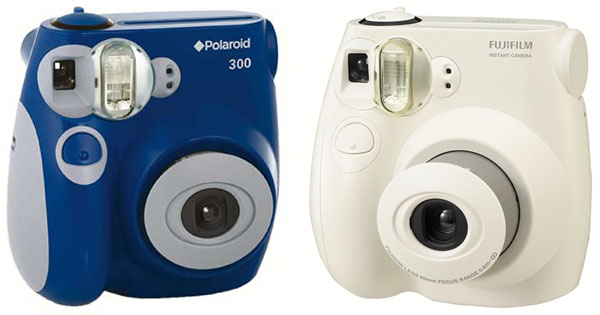 Foto: Links die Polaroid 300, rechts die Fujifilm Instax mini 7