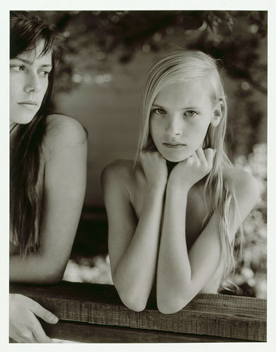 Foto Jock Sturges, Alysha and Misty Dawn; Nothern California,1992