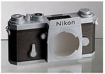 Foto einer Nikon von Pappe