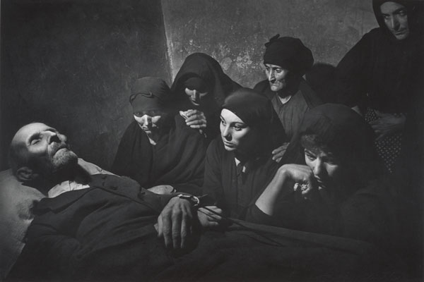 Foto W. Eugene Smith, Die Totenwache, 1950