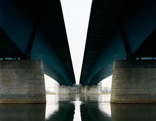 Foto Hans-Christian Schink, A2 - Elbebrücke bei Magdeburg, 2003