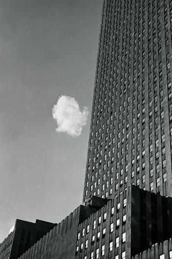 Foto André Kertész: Verlorene Wolke, New York, 1937