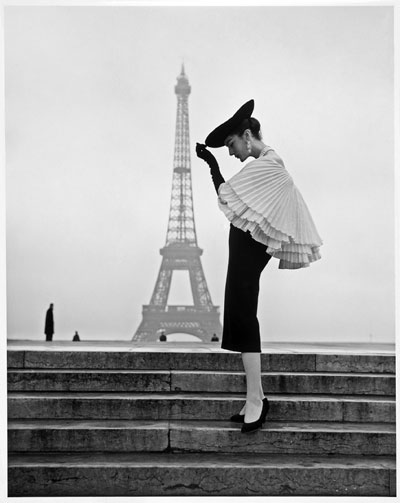 Foto Walde Huth, Paris 1955, Model Patricia führt Mode von Jacques Fath vor