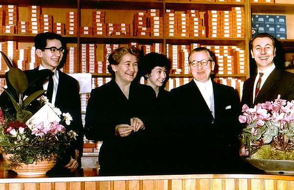 Foto Dominik Dinkel im Kreise seiner Angehörigen