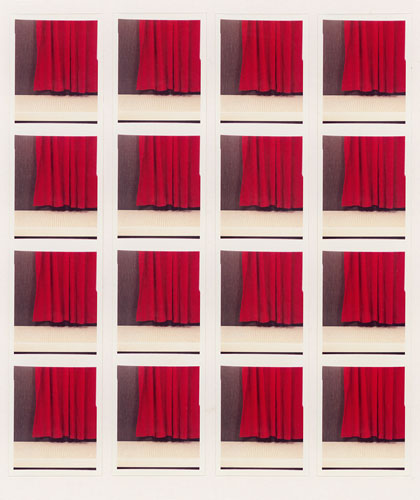 Foto Jan Wenzel, „Vorhang“, aus der Serie „Instant History“, 2009