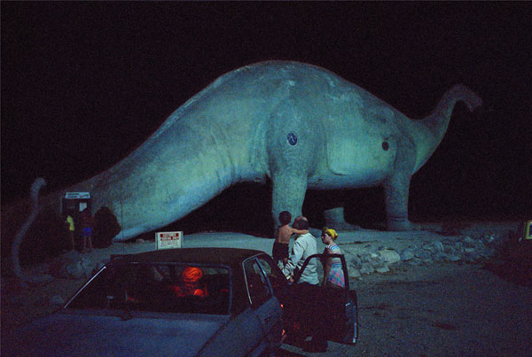 Foto Wim Wenders: Dinosaur and Family, California,1983