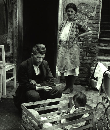Foto Edith Tudor-Hart, Arbeitslose Familie, Wien, 1930