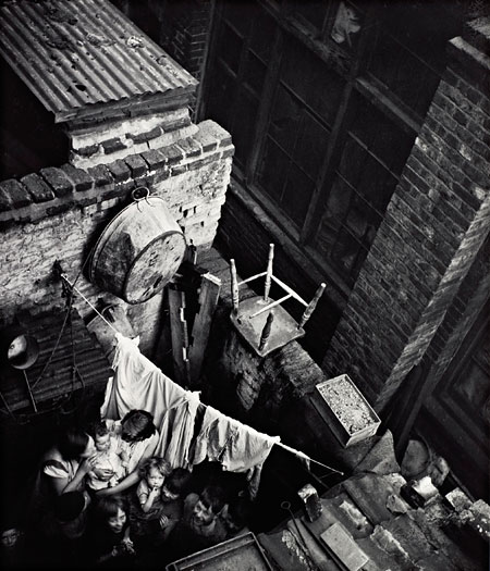 Foto Edith Tudor-Hart, Gee Street, Finsbury, London, um 1936