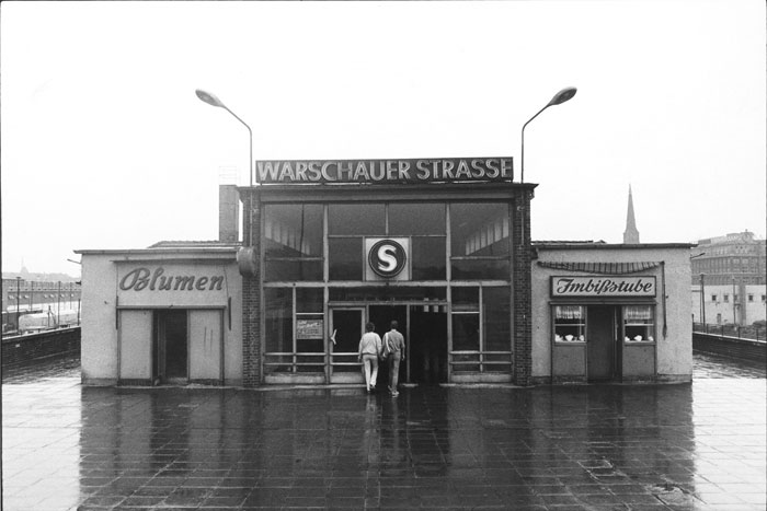Foto Robert Paris, Berlin-Friedrichshain, Bahnhof Warschauer Str, 1983