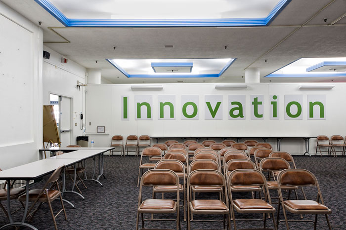 Foto Catherine Leutenegger, „INNOVATION“ conference room, Building 28, Kodak Park, 2012