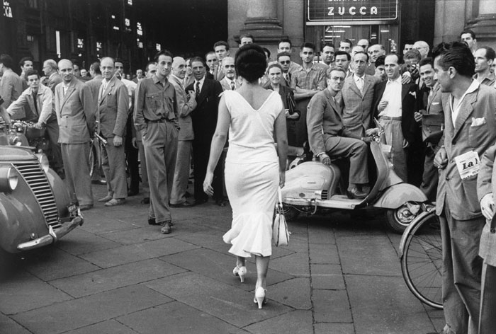 Foto Mario De Biasi, Gli italiani si voltano, Milano 1954