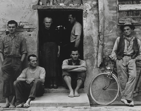Foto Paul Strand, The Family (Die Familie), Luzzara (The Lusettis), 1953