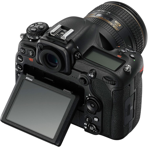 Nikon D500: Klappbares Display