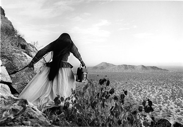 Graciela Iturbide; Engelsfrau, Sonora-Wüste, Mexico, 1979