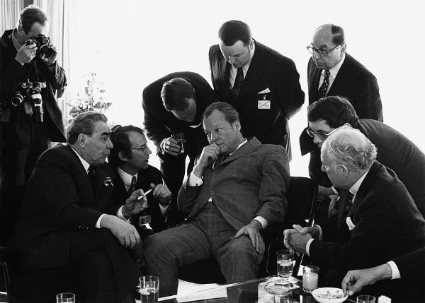 Leonid Breschnew, Willy Brandt, Bonn, 1973; Foto Barbara Klemm
