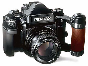 Foto der Pentax 67II mit Handgriff