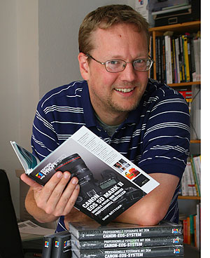 Fotovon Dirk Böttger mit seinem Buch