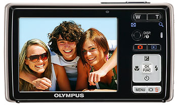 Foto der Rückseite der FE-5000 von Olympus