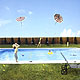 Foto Julie Blackmon: „Flying Umbrellas“, 2007