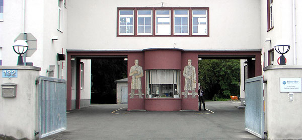 Foto des Eingangsportals von Schneider-Kreuznach in Bad Kreuznach