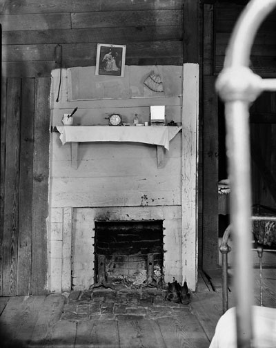 Foto Walker Evans: Schlafzimmer, Hütte der Familie Borroughs, Hale County, Alabama, 1936