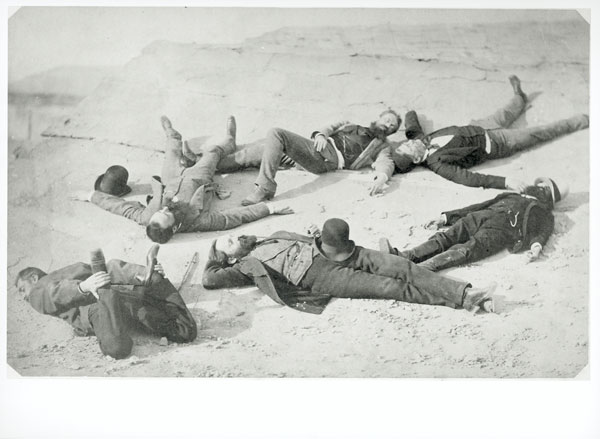 Foto Carl Rudolf Huber (zugeschrieben): Gruppenbild mit Franz von Lenbach, Hans Makart, Adolf Gnauth, Leopold Carl Müller und Georg Ebers anlässlich ihrer Ägyptenreise 1875/76