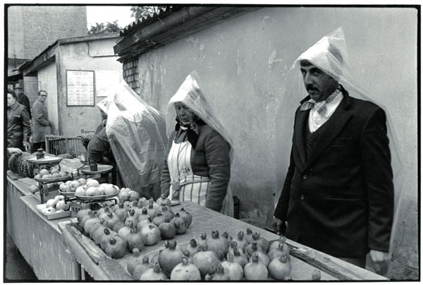 Foto Tina Bara: Markt mit Garanatäpfeln, 1984