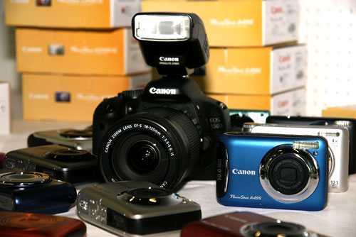 Foto der EOS 550D von Canon bei der Präsentation