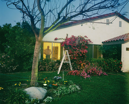 Foto Larry Sultan: Early Evening, Los Angeles. Aus der Serie Pictures from Home, 1986