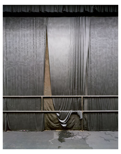 Foto Larry Sultan: Silver Curtain. Aus der Serie The Valley, 2000