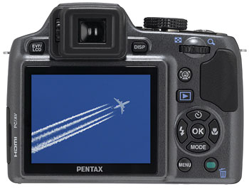 Foto der Rückseite der X90 von Pentax