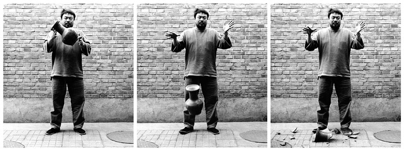 Ai Weiwei: Dropping a Han-Dynasty Urn (Eine Urne aus der Han-Dynastie fallenlassen), 1995