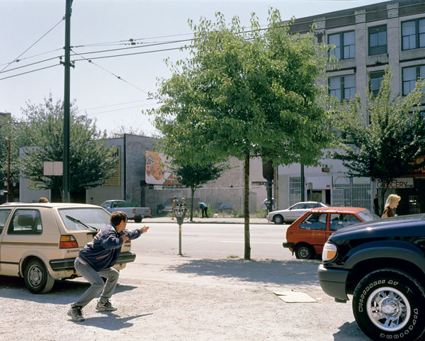 Foto Jeff Wall: Man with a Rifle, 2000