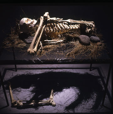 Foto Mac Adams, „Bones“, aus der Serie „Parallel Lives“, 1999